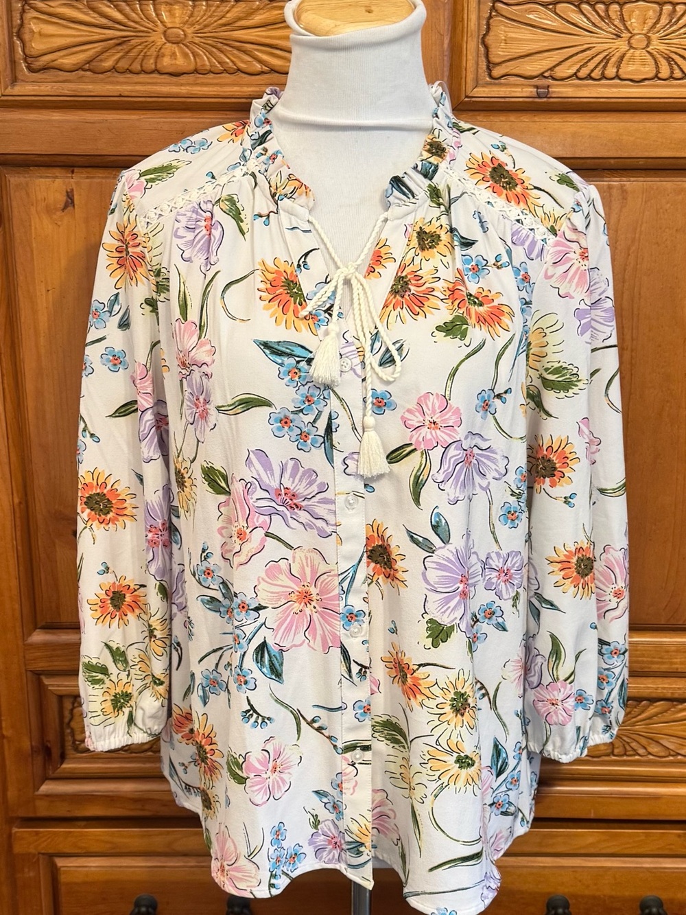crown & ivy Cream Floral Tie-Neck Blouse